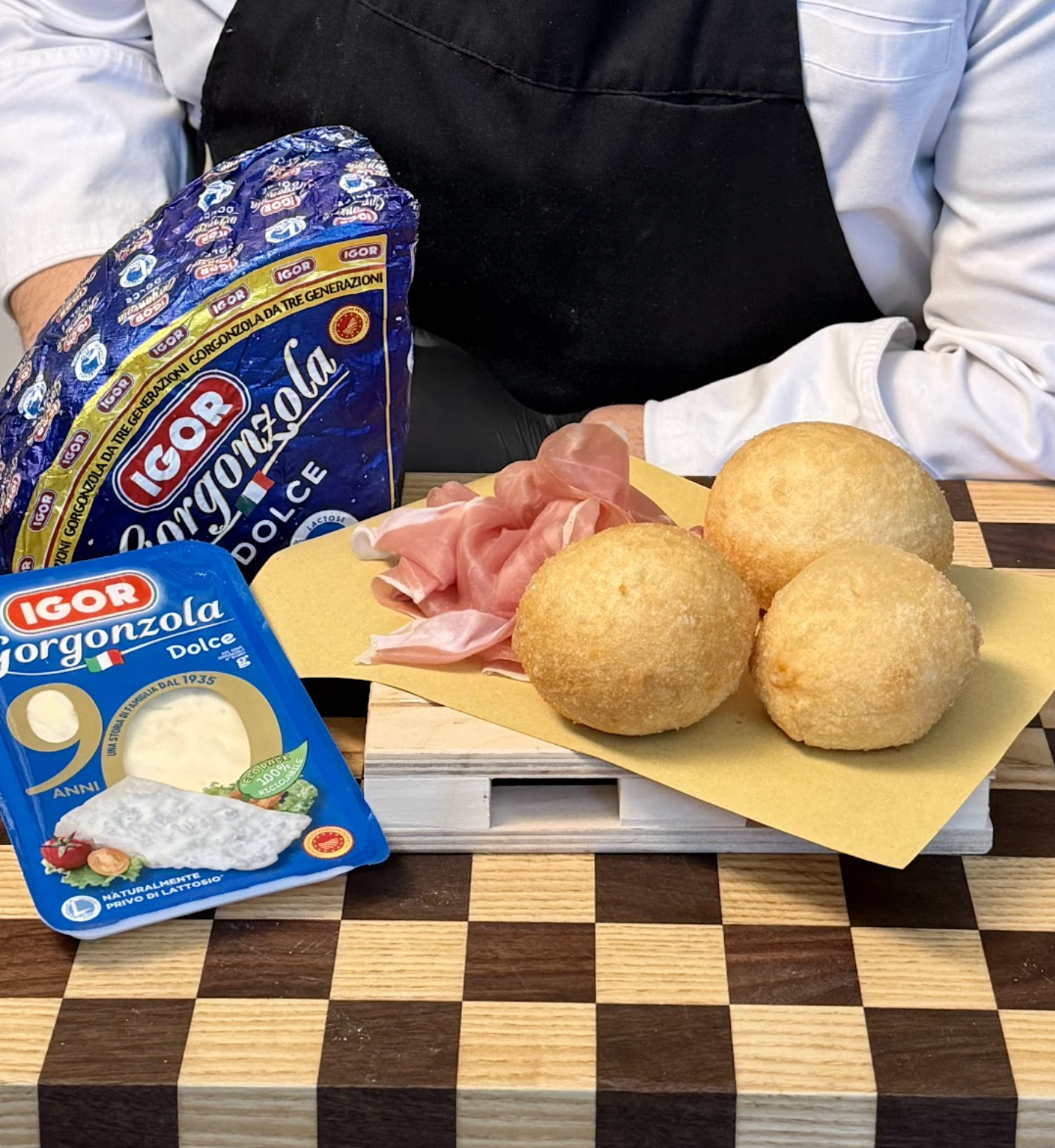 Tuscan Coccoli stuffed with IGOR Dolce Gorgonzola and raw ham