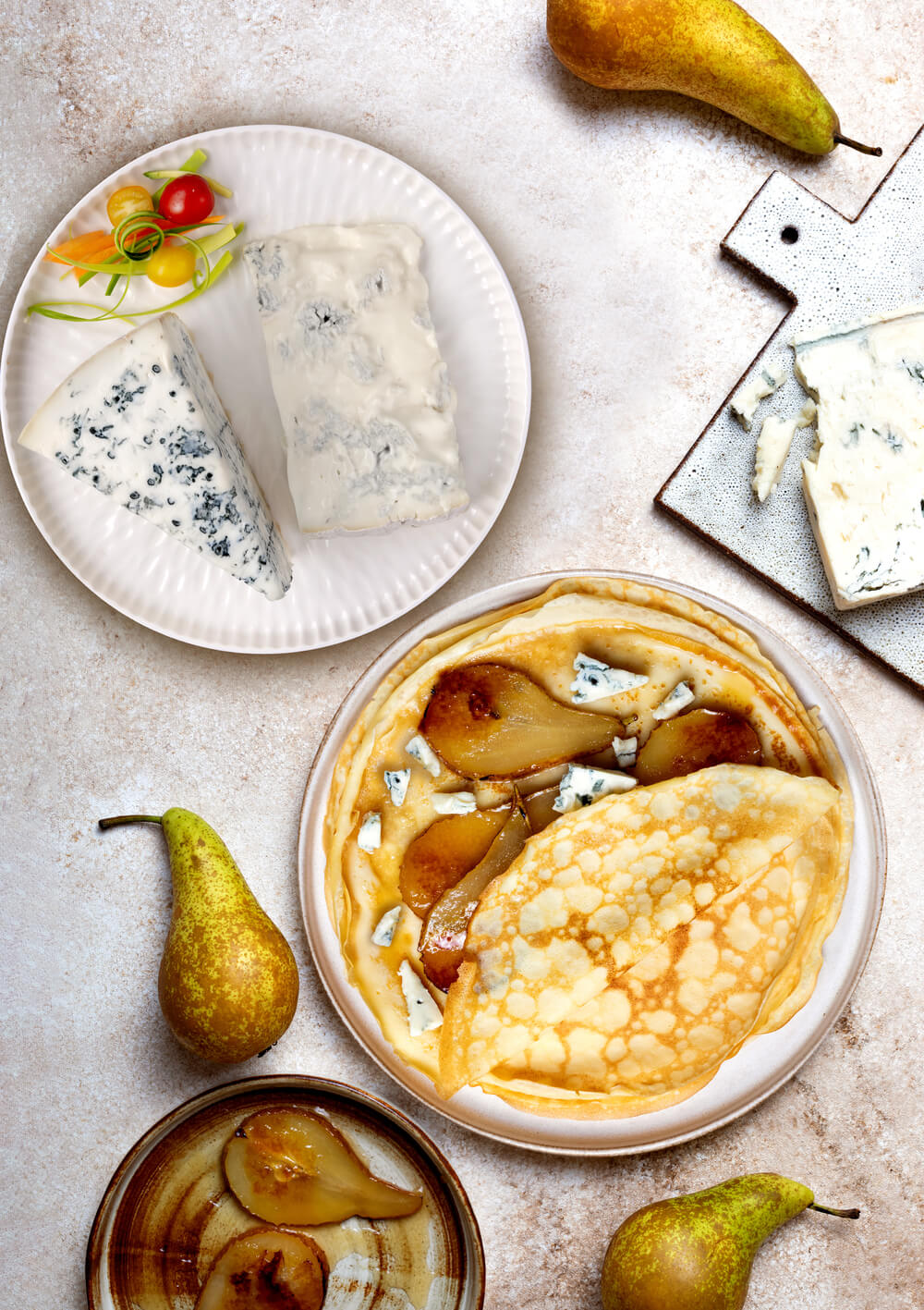 Crepes with spicy gorgonzola and caramelized pears