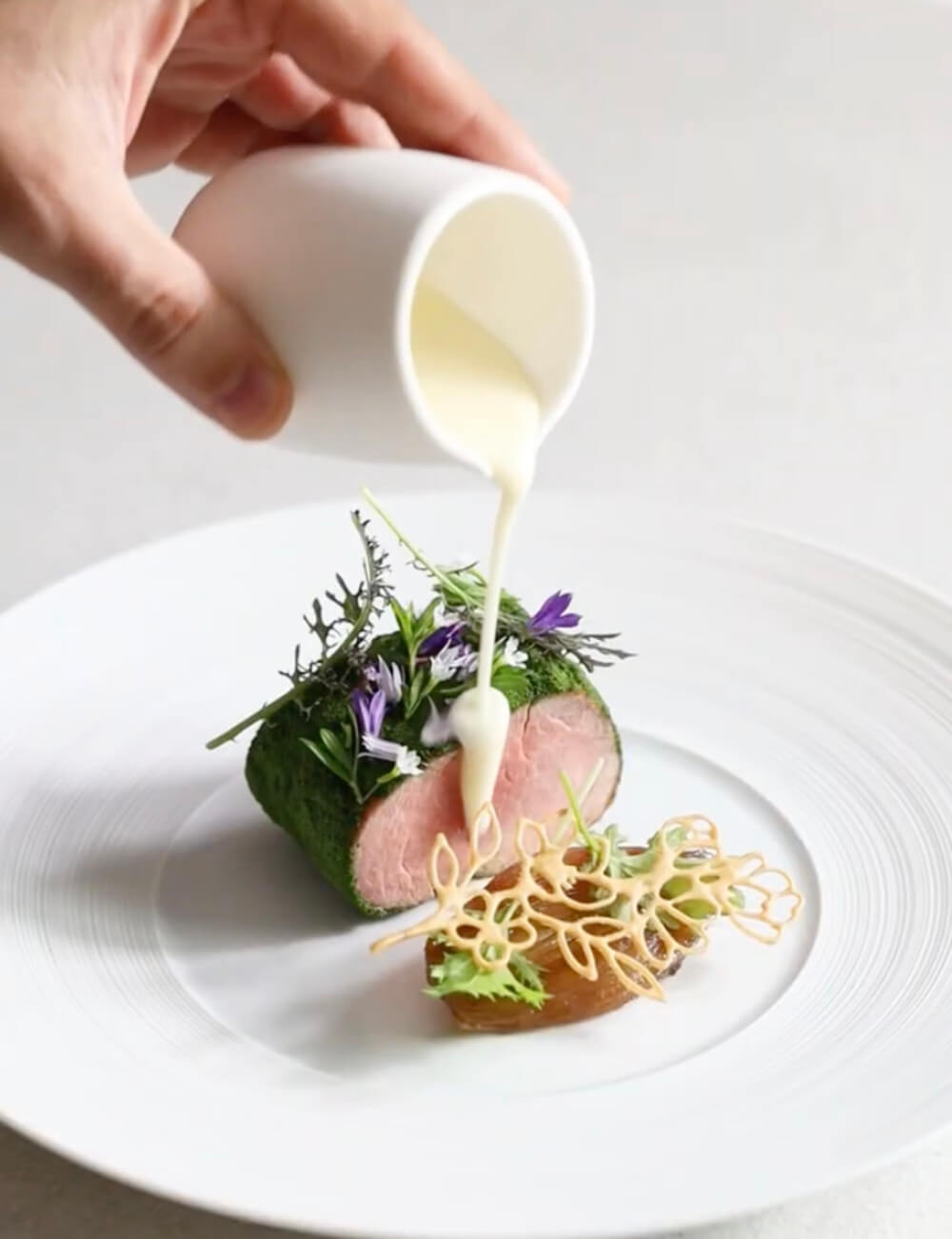 Pork tenderloin with crispy wafer and mirror of Gorgonzola Gran Riserva Leonardi Igor fondue