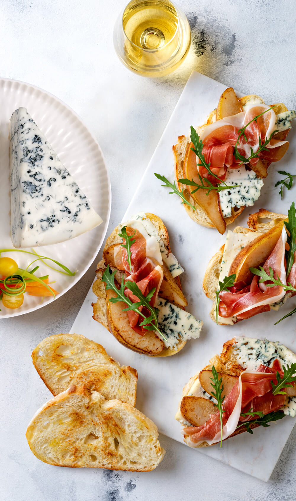 Bruschetta with raw ham, pears and gorgonzola