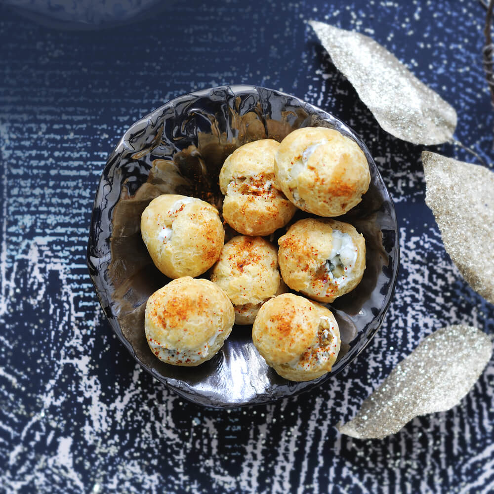 Choux pastry cuddles with sweet Gorgonzola mousse, pears and walnuts