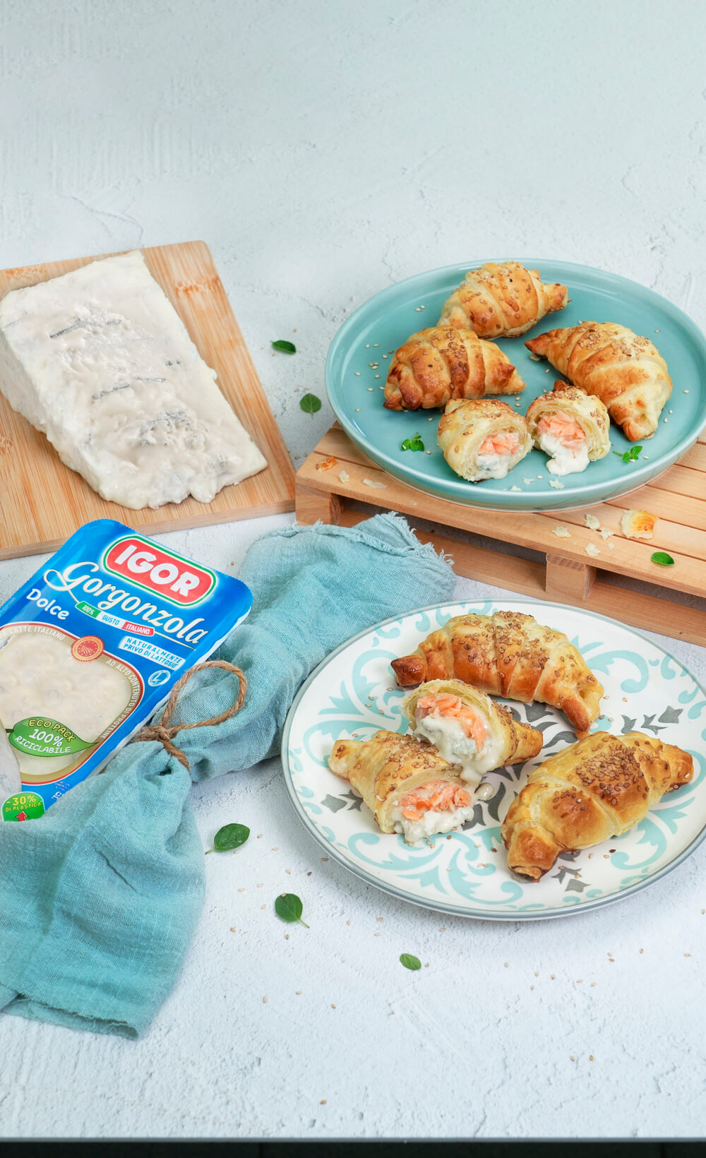 Puff pastry croissants with sweet Gorgonzola and smoked salmon