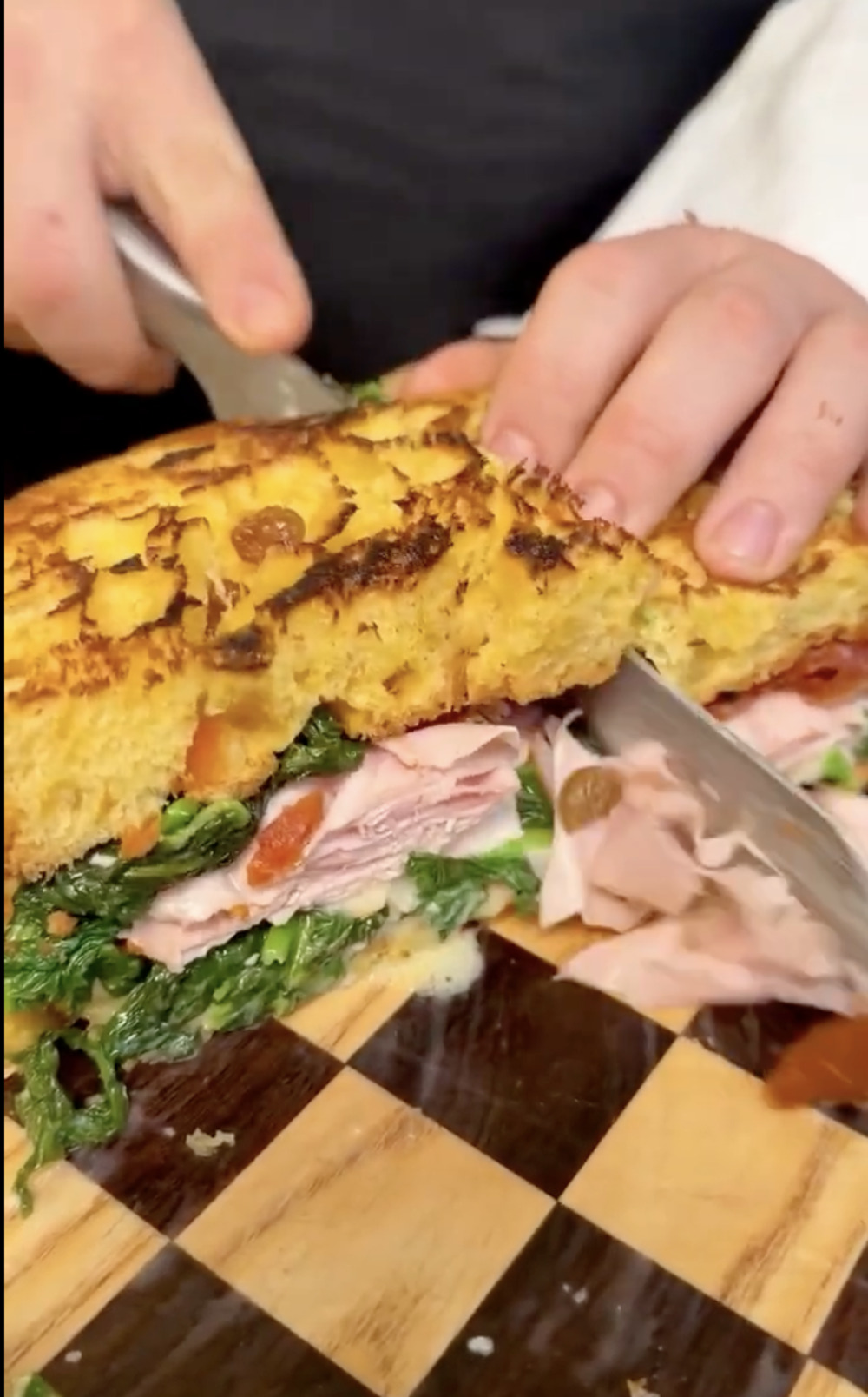 Panettone con gorgonzola Dolce Gran Riserva Leonardi IGOR, prosciutto cotto alle erbe e cime di rapa