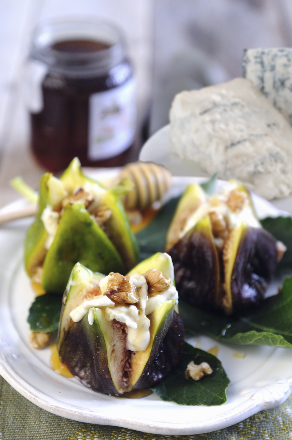 Figs with Gorgonzola, walnuts and honey