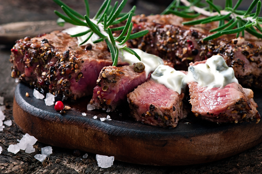 Sliced steak with Gorgonzola cream