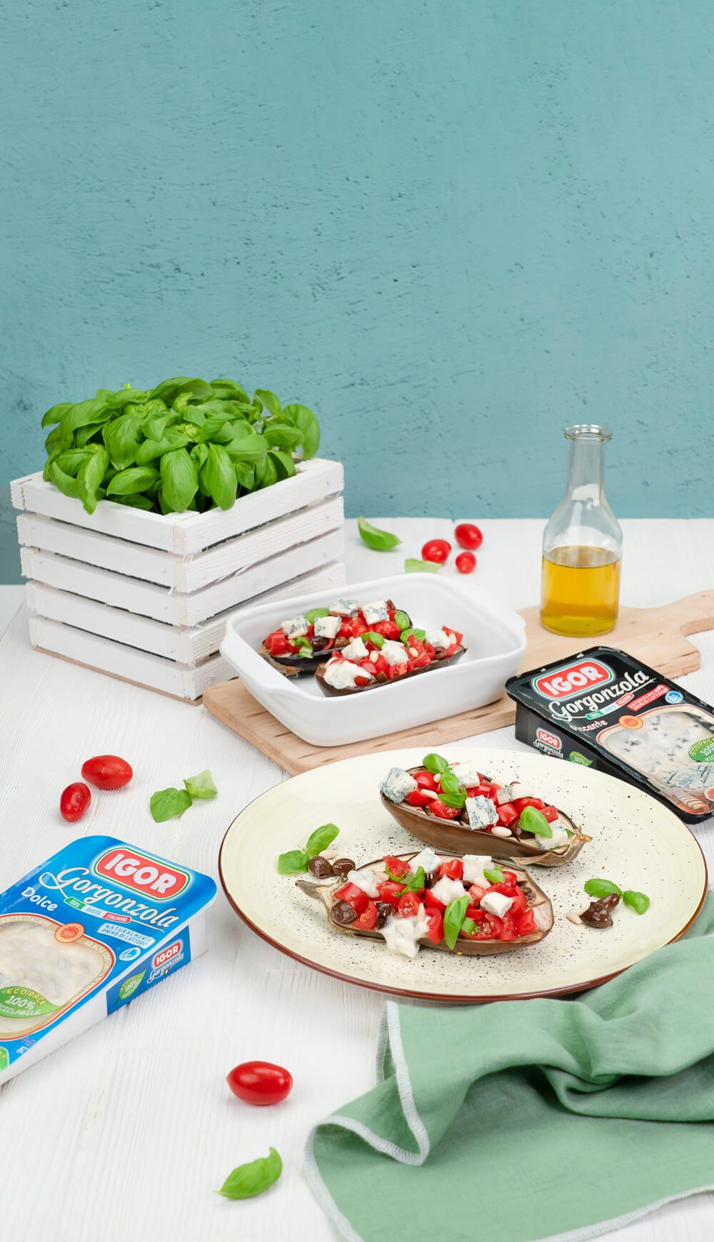 Tricolor aubergines with gorgonzola, cherry tomatoes, Taggiasca olives, pine nuts and basil