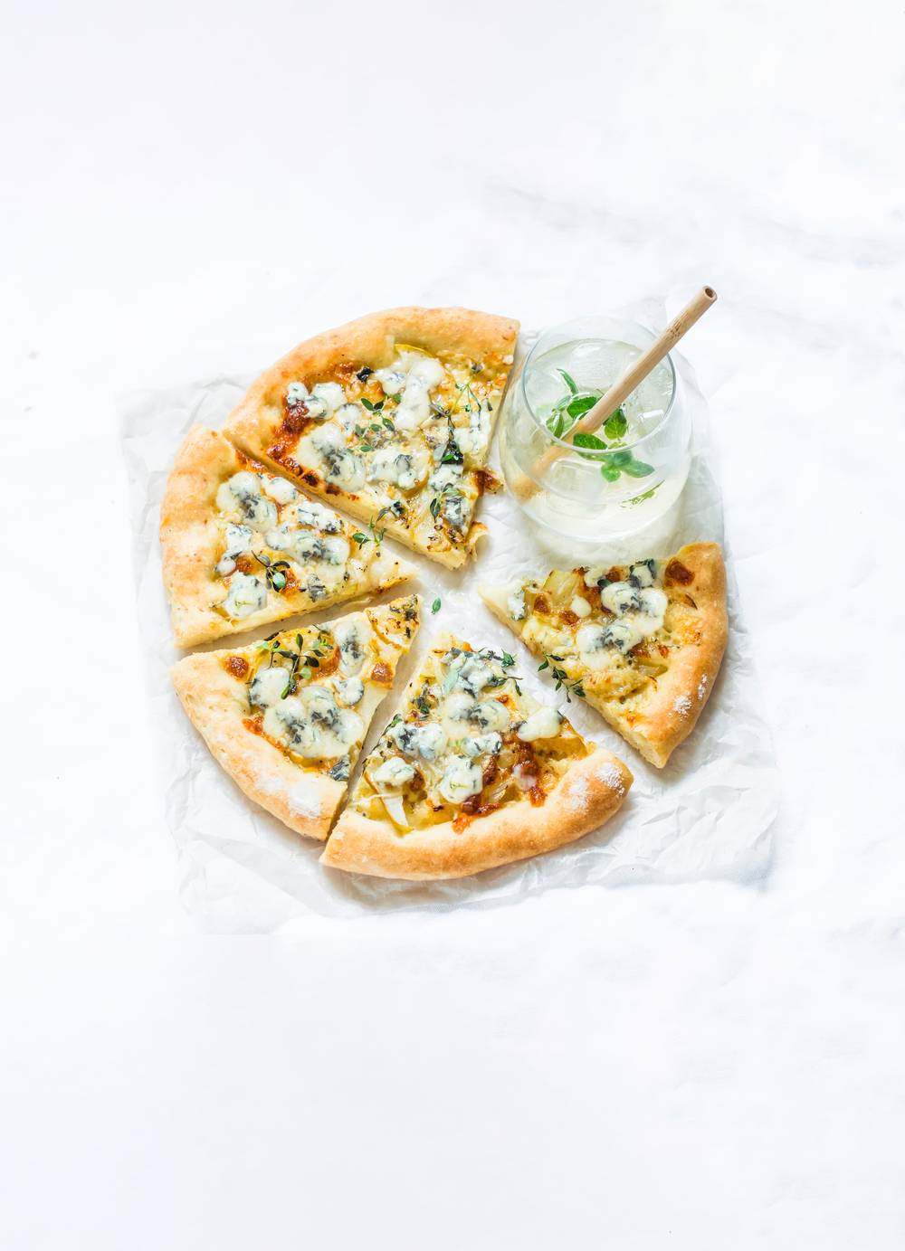 White pizza with double Gorgonzola, pears and thyme