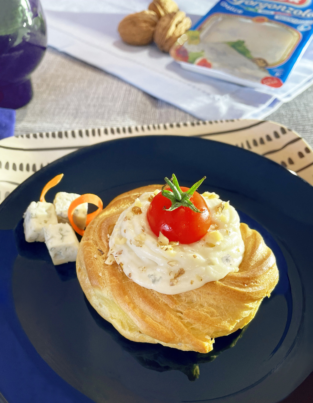 Zeppole with Gorgonzola mousse