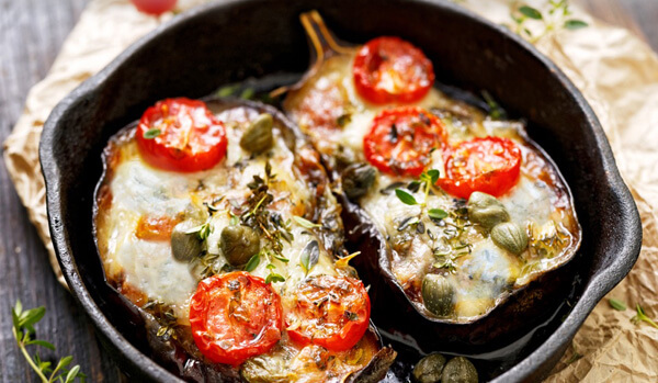 AUBERGINEN gefüllt mit Gorgonzola und kleinen Tomaten