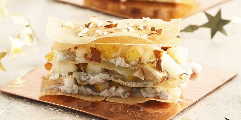 Mille-feuille aus Filoteigblättern mit Gorgonzola, Nüssen und Birnen