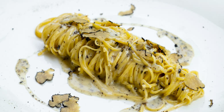 TAGLIOLINI MIT GORGONZOLA GRAN RISERVA LEONARDI UND TRÜFFEL