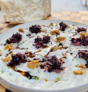 RISOTTO CON CREMA DI GORGONZOLA GRAN RISERVA LEONARDI, RADICCHIO, ACETO BALSAMICO E NOCI 