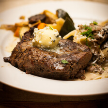 BRACIOLA DI MAIALE AL GORGONZOLA E NOCCIOLE