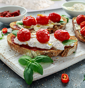 BRUSCHETTE CON GORGONZOLA E POMODORINI CONFIT