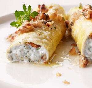 CANELONES CON QUESO GORGONZOLA, REQUESN Y NUECES