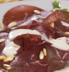 CARPACCIO DI BRESAOLA CON CREMA DI GORGONZOLA