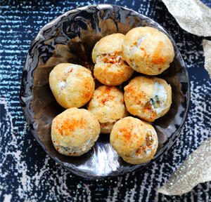 COCCOLE DI PASTA CHOUX CON SPUMA DI GORGONZOLA DOLCE, PERE E NOCI