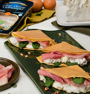 CREPE AL PROSCIUTTO COTTO E GORGONZOLA GRAN RISERVA LEONARDI