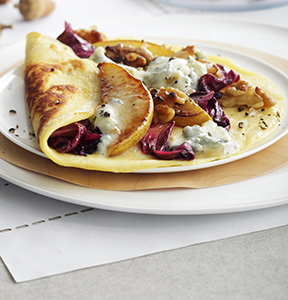 CREPE CON GORGONZOLA DOLCE, RADICCHIO PERE E NOCI