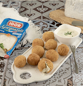 KARTOFFELKROKETTEN MIT GORGONZOLAFLLUNG