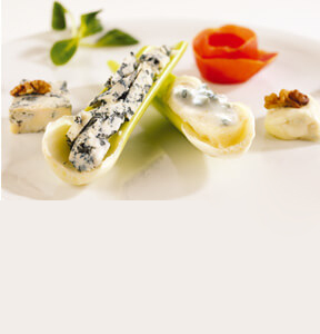 SELLERIESTANGENHERZEN MIT GORGONZOLA