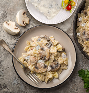 FARFALLE CON CREMA DI GORGONZOLA DOLCE E FUNGHI