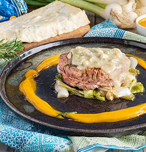 FILETTO DI MANZO SU LETTO DI CIPOLLOTTI, CREMA DI ZUCCA E GORGONZOLA