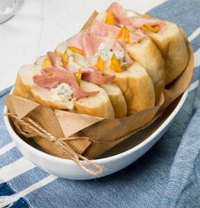 FOCACCETTE AL PROSCIUTTO COTTO, FIORI DI ZUCCHINA E GORGONZOLA DOLCE IGOR