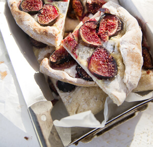 FOCACCIA CON FICHI E GORGONZOLA PICCANTE