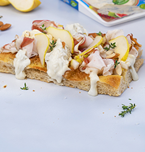 FOCACCIA GOLOSA CON GORGONZOLA DOLCE, LARDO E PERE