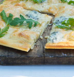 FOCACCIA CON GORGONZOLA E RUCOLA