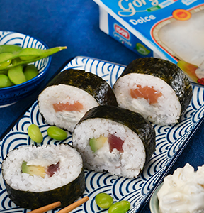 FUTOMAKI CON SALMONE, TONNO, AVOCADO E GORGONZOLA DOLCE IGOR