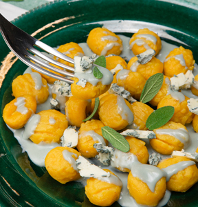 GNOCCHI DI ZUCCA CON GORGONZOLA PICCANTE E SALVIA