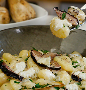 GNOCCHI CON GORGONZOLA GRAN RISERVA LEONARDI E FUNGHI