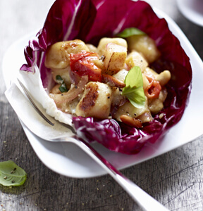 SCRIGNO DI GNOCCHI CON SALSA AL GORGONZOLA E VERDURE