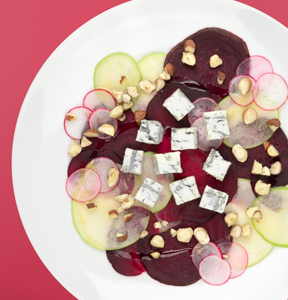 CARPACCIO DI BARBABIETOLE, MELE VERDI E GORGONZOLA PICCANTE