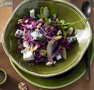 INSALATA DI CAVOLO ROSSO, BLU DI CAPRA, PERE E NOCI