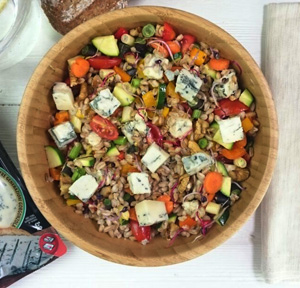 INSALATA DI FARRO, VERDURE E GORGONZOLA PICCANTE