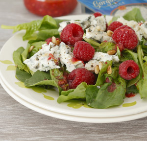 SALAD WITH GORGONZOLA, RASPBERRIES AND NUTS