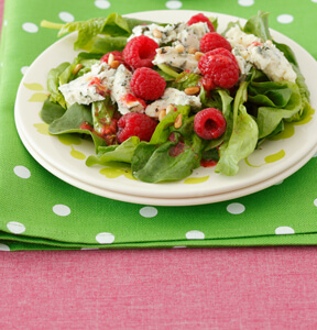 INSALATA DI SPINACINI CON LAMPONI, GORGONZOLA E PINOLI