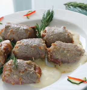 MEAT ROLLS WITH BACON AND GORGONZOLA