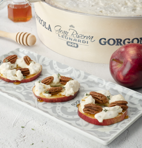 RONDELLE DI MELA CON GORGONZOLA GRAN RISERVA LEONARDI AL CUCCHIAIO, NOCI PECAN, MIELE E TIMO