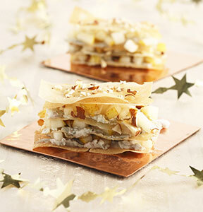 MILLE-FEUILLE AUS FILOTEIGBLTTERN MIT GORGONZOLA, NSSEN UND BIRNEN