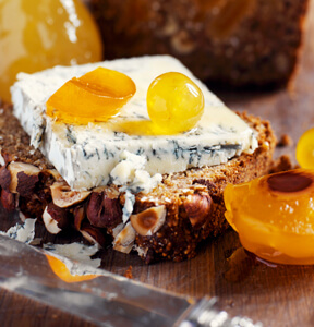 PANE ALLE NOCCIOLE CON GORGONZOLA E MOSTARDA