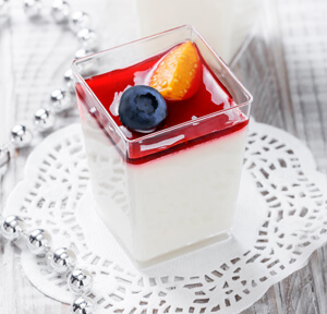 PANNA COTTA AL GORGONZOLA CON GELE DI FRAGOLE