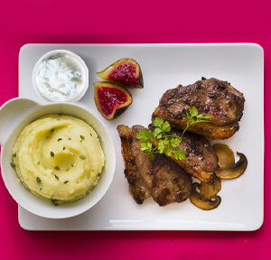 POLLO AI FUNGHI CON PUR E CREMA AL GORGONZOLA E FICHI CARAMELLATI