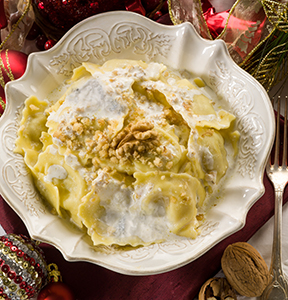 RAVIOLI CON CREMA DI GRAN RISERVA LEONARDI E NOCI