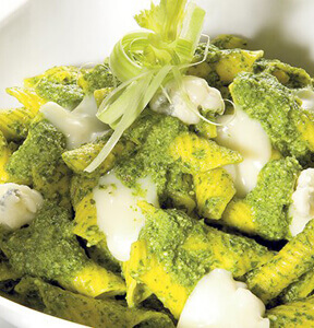 GARGANELLI CON PESTO DE APIO Y QUESO GORGONZOLA