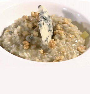 RISOTTO AU GORGONZOLA PIQUANT ET AUX NOIX