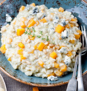 RISOTTO MIT GORGONZOLA, KRBIS UND PINIENKERNEN